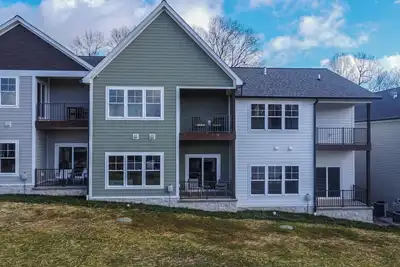 Image de Ky Lake townhome in upscale community, minutes from dining & activities!