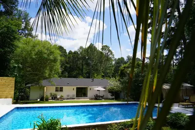 Image de Luxe Villa ~ Relax, Unwind & Enjoy!