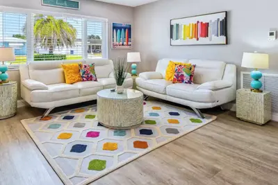 Image de Stylish Hgtv Home! 4 Br Pool + Cabana 6 mins to Beach option to heat pool