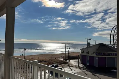 Image de 2br 2Bath Beachfront condo with amazing views in heart of Old Orchard Beach