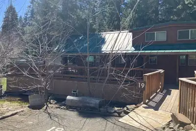 Image de Cabin #19 at Hyatt Lake Resort