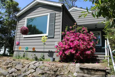 Image de Discover Your Ideal Retreat: Newly Furnished Home with Stunning Views!
