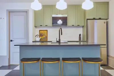 Image de The London – 3-Bedroom, 1. 5-Bath Apartment in Downtown Montreal with Parking