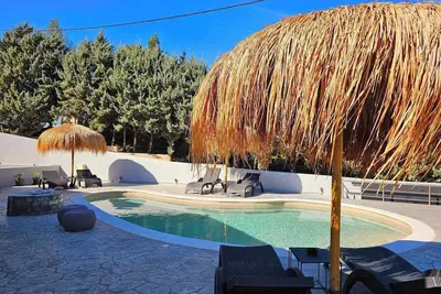 Image de Cozy and beautiful 2-bedroom apartment! Family friendly/shared pool