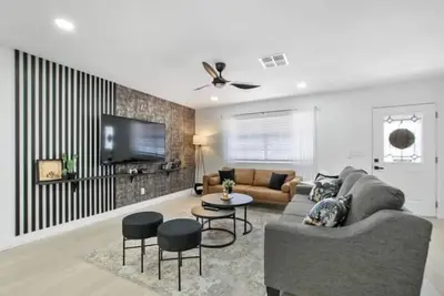 Image de Perfect for Large Group 5bd+3ba Free Parking