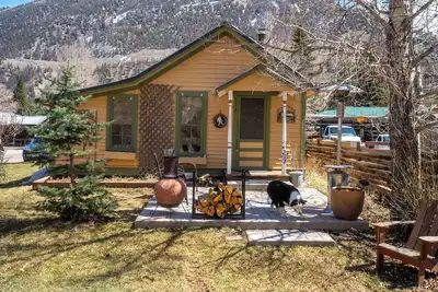 Image de Cozy home near Alpine Loop in downtown Lake City. Off street parking available.