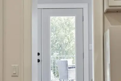 Image de Newer 4 Bedroom Side by Side Apartments with a Deck