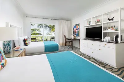 Image de Escape to Paradise with Relaxing Pools and Watersports Right at Your Door