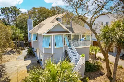 Image de Shell Cottage - Luxury Vacation Home, Hot Tub, 3 Min. Walk to Beach