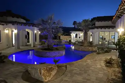 Image de 8, 500sqft Brand New Estate / Pickleball, Golf, Pool & Spa, Yoga. Events - Deals