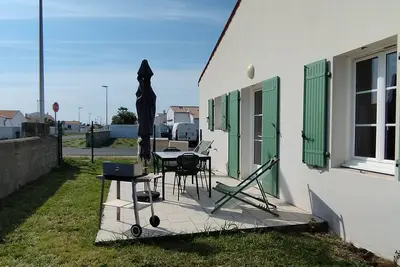 Image de Maison rénovée Saint-Denis, proche océan, jardin, parking