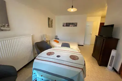 Image de Studio lumineux avec climatisation, parking et animaux admis à Balaruc