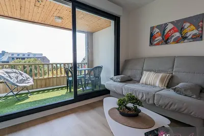 Image de Appartement rénové au pied de la plage avec balcon et parking