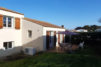 Image de Maison spacieuse à 80m de la plage, animaux admis, WiFi gratuit