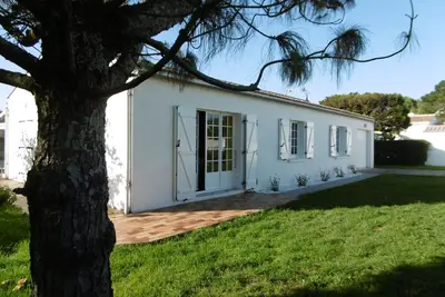 Image de Maison de plain-pied avec jardin ombragé et animaux admis, proche mer et forêt - 6 pers