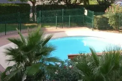 Image de Cap D'Agde Quartier Falaises proche plage T2 cabine avec place de parking et piscine