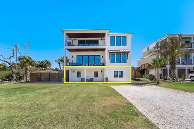 Image de \"Salt Therapy\" offers gulf views, 100 steps to beach, modern 2bd/2ba, single level!