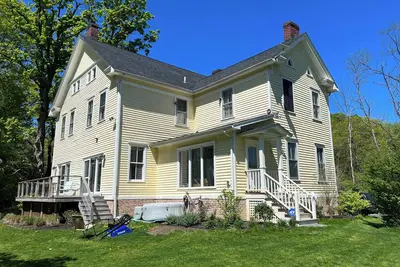 Image de Large Hudson Valley country retreat, directly on the Hudson River, private beach
