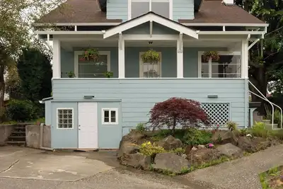 Image de Remodeled 3br Craftsman sleeps 8, gorgeous views, 5 min walk to Alki beach