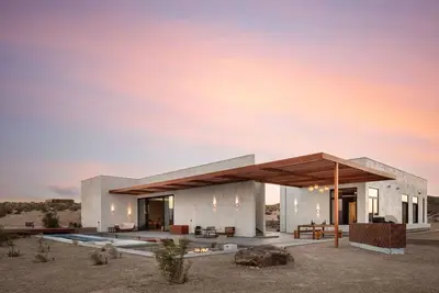 Image de Casa Azzurra by Fieldtrip | Architectural Retreat w\/ Pool, Spa, & Pickleball