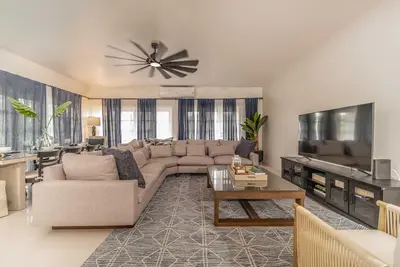 Image de The Idyll - Fully Renovated 3-bed 3. 5 Bath Condo in Ocho Rios with Ac & Wi-Fi