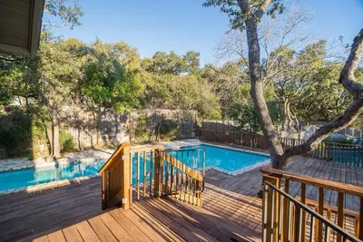 Image de Charming 3-bedroom cabin with WiFi, Ac in wonderful West Lake Hills