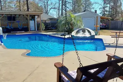 Image de Augusta Master's Tournament rental. 4-Br house, 7 mi to course, Tropical cabana