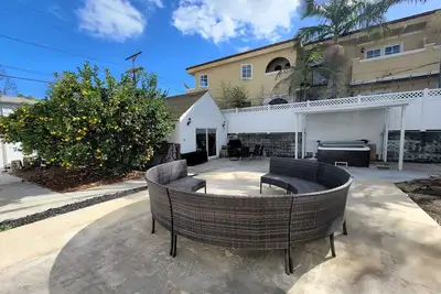 Image de Spacious 5br Home 5 min to Rodeo Drive with Hot Tub, Spacious Backyard & Parking
