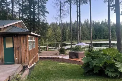 Image de Mountain retreat on a private lake with a hot tub and more!