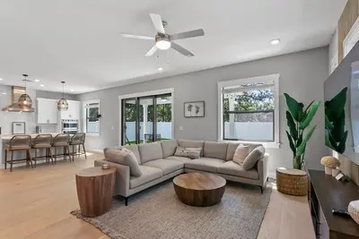 Image de Tampa Downtown Luxury Villa- Games & Sleeps 14 - 6 cars Parking Free Ev charging