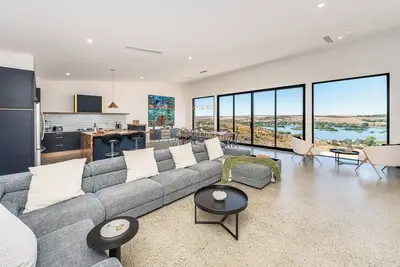 Image de 'Riverstone Retreat'