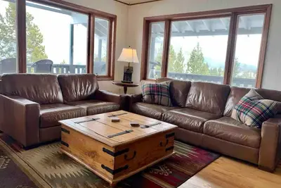 Image de Spacious 4-bedroom house overlooking Shadow Mountain Lake