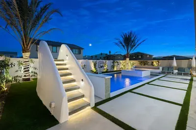 Image de Palm Palace: 11 beds, sleeps 21, Waterslide & Golf