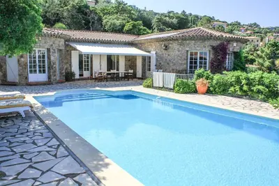 Image de Villa piscine climatisation 8 personnes