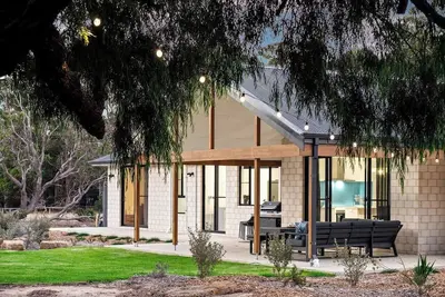 Image de Turf and Surf Luxe Retreat Backing onto Golf Course