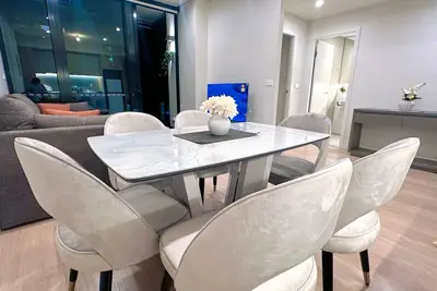 Image de Cozy 1-bedroom + study apartment with city view in charming Sydney