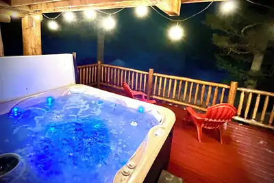 Image de 7+ Discounted | Hot Tub | 2 Car Garage | Firepit