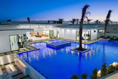 Image de Sleeps 14 | Pool, Hot Tub & Pickleball | Minutes to Golf | Bravo Villa #5