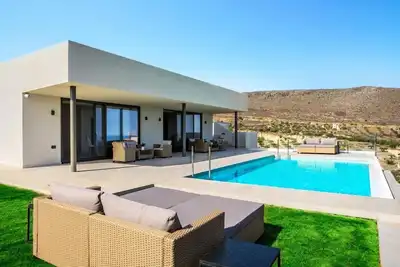 Image de Villa Ă Gournes avec piscine et vue sur mer