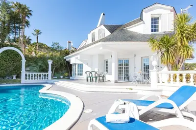 Image de Belle maison avec piscine privée