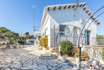 Image de Villa à Lloret de Mar avec Piscine et Vue Mer