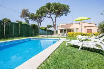 Image de Charmante villa Ă Esclanya avec piscine