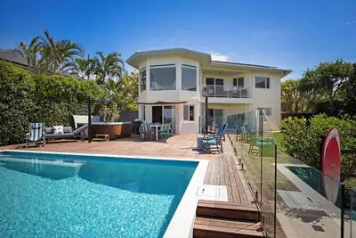 Image de Sweeping views of Marcus Beach. Amazing magnesium heated pool & spa. Pets welcome