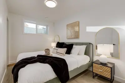 Image de \"Charcoal\" Brand New 1-bed Townhome