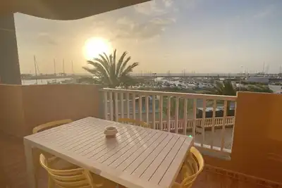 Image de Appartement moderne et confortable de 2 chambres avec vue sur la mer