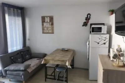 Image de Appartement Ă 100m de la plage avec parking!