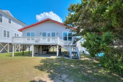 Image de Beautiful 4br 2ba House, 2nd Row, Ocean Views, Walk to Beach, Sleeps 10