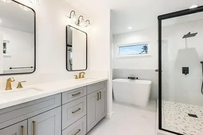 Image de Your Hawai‘i Home Base • Spacious 3br/2ba •Sleeps 10, Beach Gear, Full Kitchen