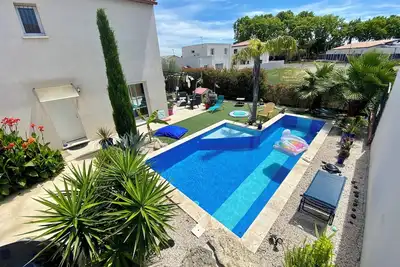 Image de Villa d'angle + piscine 8m + jaccuzi 5pl Ă 15min des plages et du centre-ville!