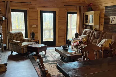 Image de Firefly Lodge: Charming 4-bed log cabin with Ac/WiFi in delightful Maggie Valley